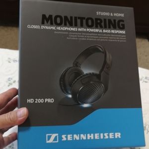 Sennheiser HD 200 Pro headphones